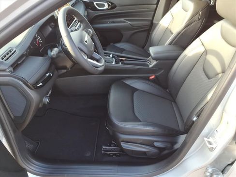 New 2026 Jeep Compass Latitude image 11