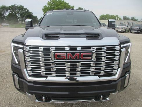 New 2026 GMC Sierra 2500 Denali w/ Denali Reserve Package AWD/4WD image 12