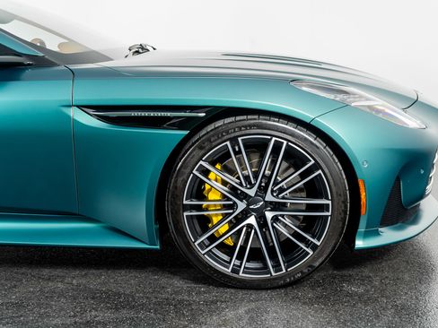 Used 2025 Aston Martin DB12 Convertible image 7