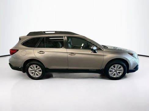 Used 2018 Subaru Outback 2.5i Premium AWD/4WD image 10