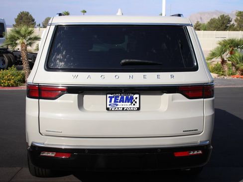 Used 2022 Jeep Wagoneer Series II AWD/4WD image 6