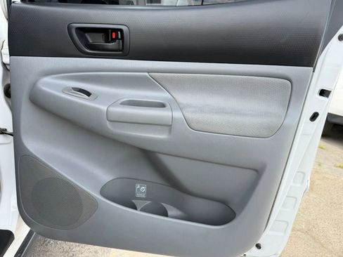 Used 2010 Toyota Tacoma PreRunner image 16