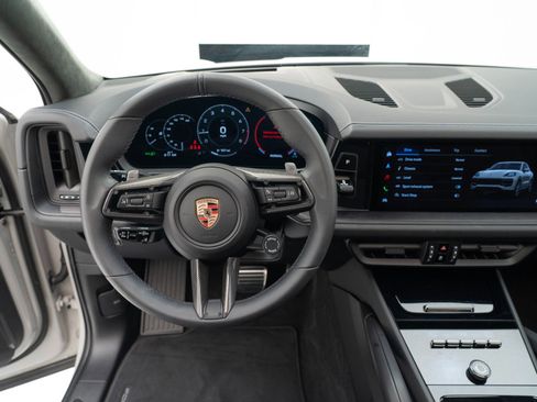 Certified 2026 Porsche Cayenne GTS image 32