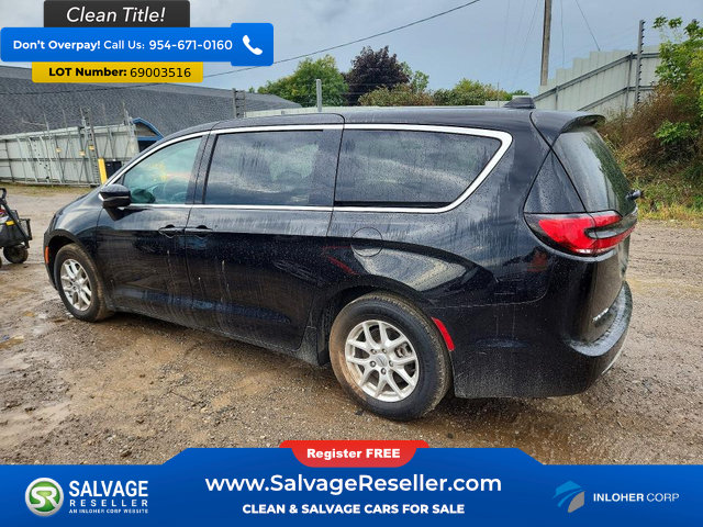 Used 2024 Chrysler Pacifica Touring-L FWD image 3