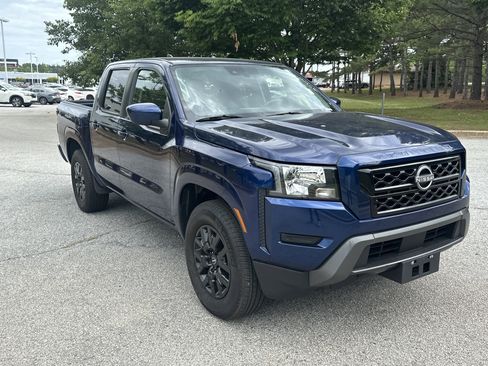 Used 2023 Nissan Frontier SV RWD image 3
