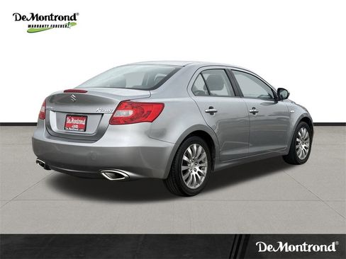 Used 2010 Suzuki Kizashi SE image 5