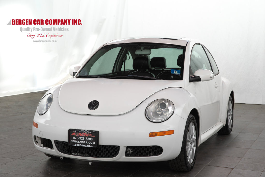Used 2010 Volkswagen Beetle Coupe FWD image 3