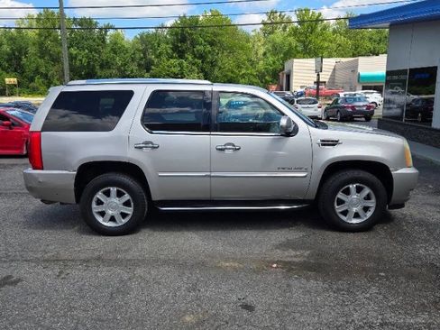 Used 2007 Cadillac Escalade AWD w/ Information Package image 3