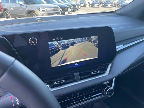 Used 2025 Chevrolet Equinox LT image 17