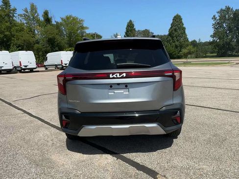 Used 2024 Kia Seltos EX FWD image 7