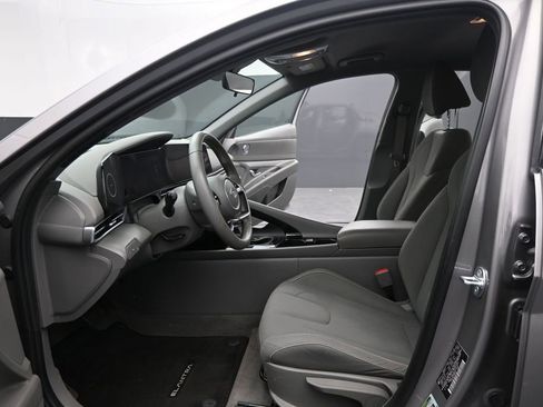 Used 2023 Hyundai Elantra SEL w/ Convenience Package FWD image 10