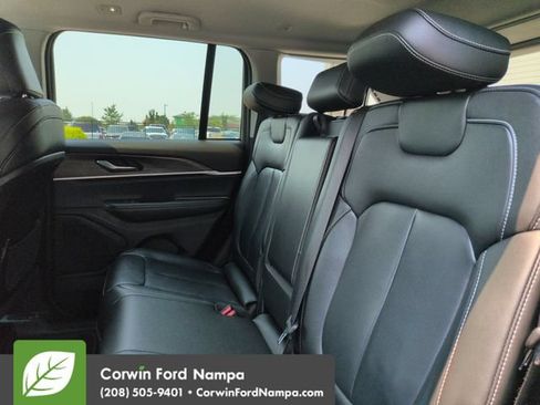 Used 2023 Jeep Grand Cherokee Limited AWD/4WD image 25