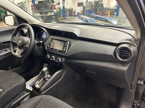 Used 2021 Nissan Kicks S FWD image 17