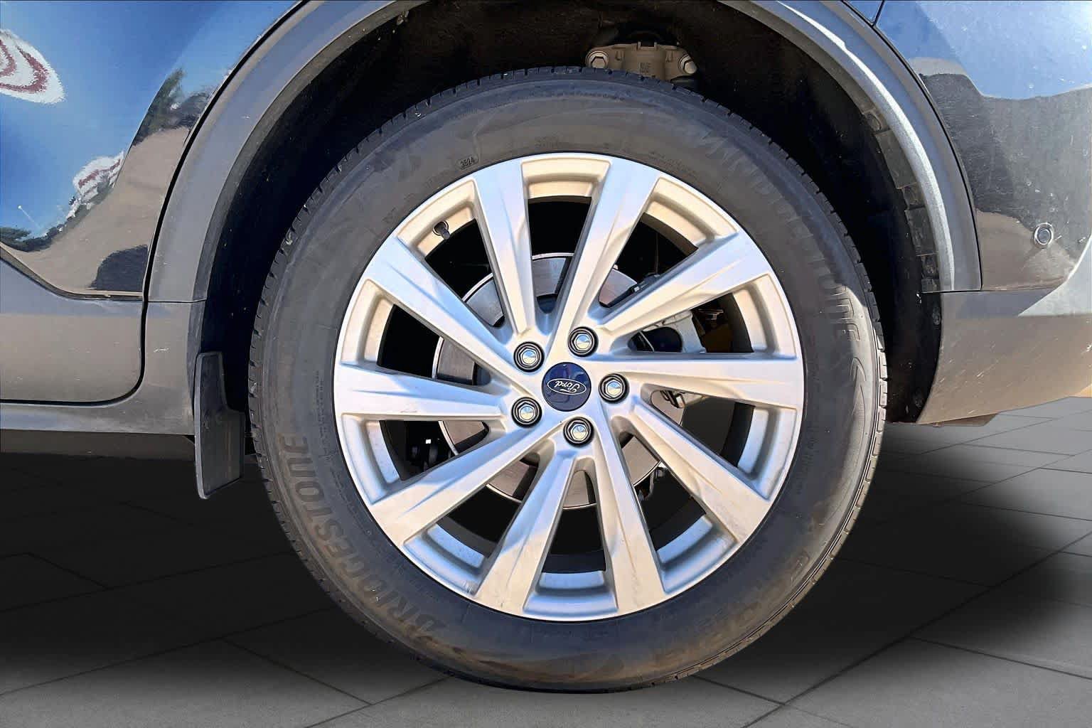 Used 2022 Ford Escape Titanium w/ Titanium Elite Package AWD/4WD image 10