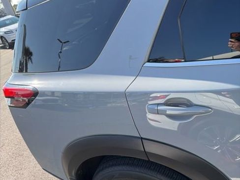 Used 2023 Nissan Pathfinder SL w/ SL Premium Package image 4
