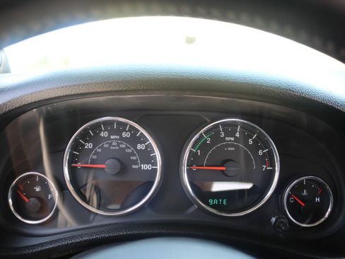 Used 2013 Jeep Wrangler Unlimited Rubicon AWD/4WD image 32