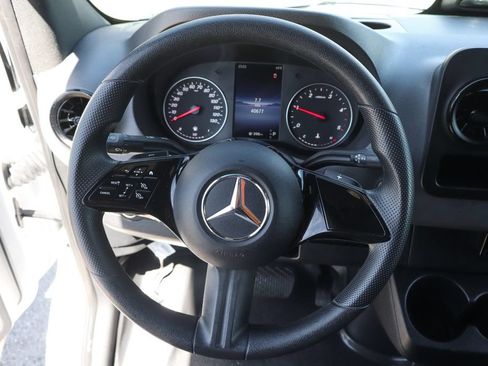 Used 2025 Mercedes-Benz Sprinter 2500 image 27