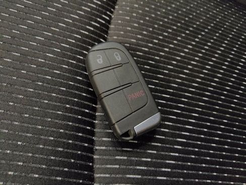 Used 2018 Dodge Journey SE w/ Connectivity Group FWD image 32
