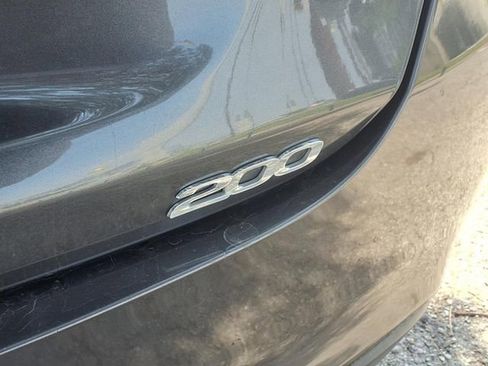 Used 2015 Chrysler 200 Limited image 9