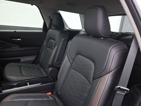Used 2024 Nissan Pathfinder Platinum AWD/4WD image 27
