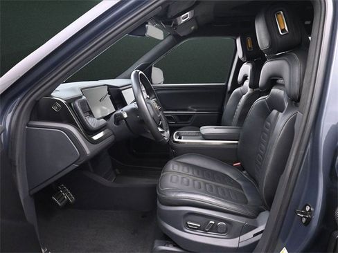 Used 2022 Rivian R1T Launch Edition image 11