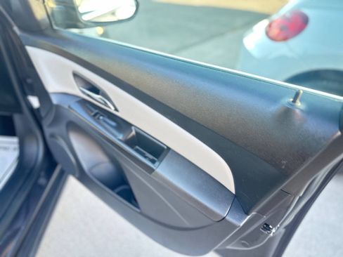 Used 2014 Chevrolet Cruze LT FWD image 19