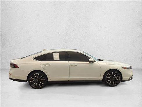 Used 2025 Honda Accord Touring image 4