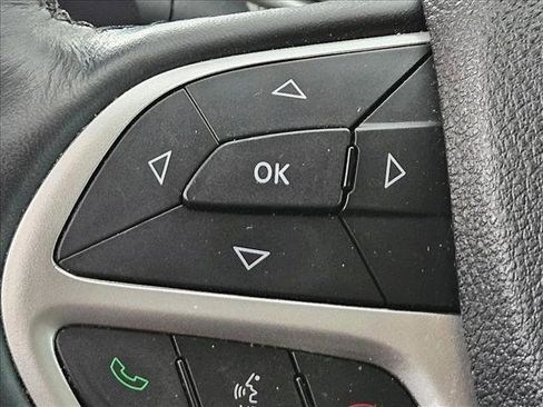 Used 2016 Jeep Cherokee Trailhawk w/ Comfort/Convenience Group image 18