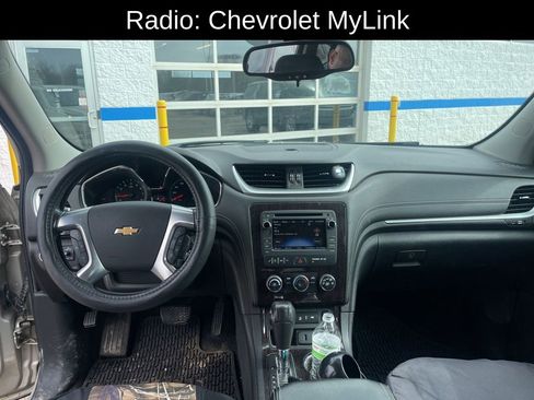 Used 2015 Chevrolet Traverse LT w/ Style and Technology Package image 12