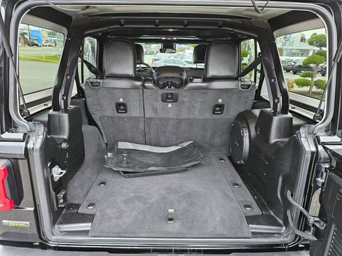 Used 2021 Jeep Wrangler Unlimited Sahara image 11