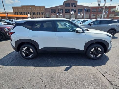 New 2027 Kia Seltos LX AWD/4WD image 8