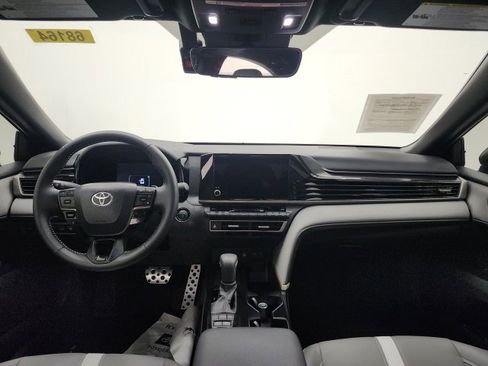 Used 2025 Toyota Camry SE image 44