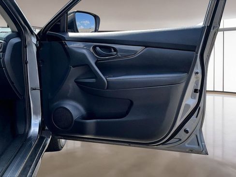 Used 2019 Nissan Rogue S FWD image 19