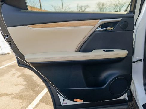 Used 2022 Lexus RX 350L Premium w/ Premium Package image 26