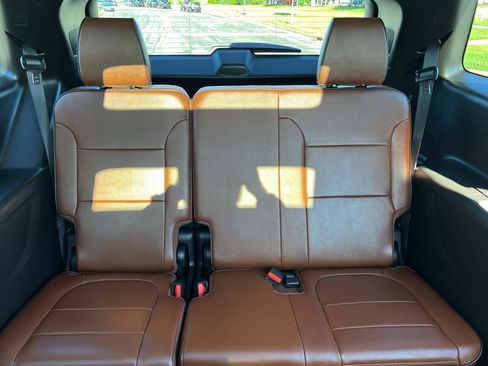 Used 2019 Chevrolet Traverse High Country w/ LPO, Cargo Package AWD/4WD image 38