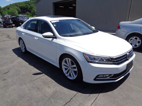 Used 2018 Volkswagen Passat 2.0T SE image 8
