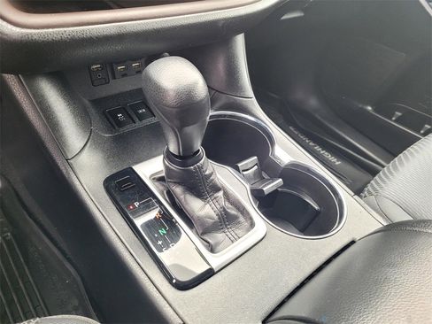 Used 2019 Toyota Highlander LE image 17