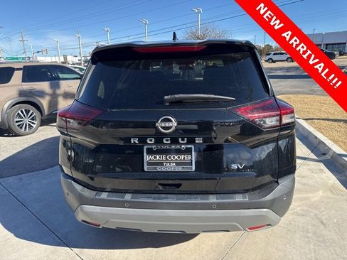 Used 2022 Nissan Rogue SV image 5