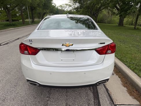 Used 2017 Chevrolet Impala Premier w/ Enhanced Convenience Package FWD image 4