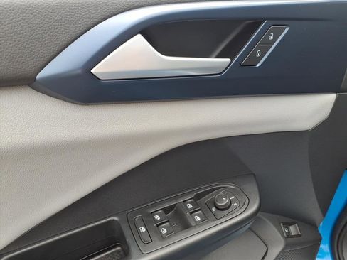 Certified 2022 Volkswagen Taos SE image 15