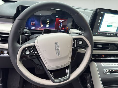 New 2026 Lincoln Aviator AWD image 12