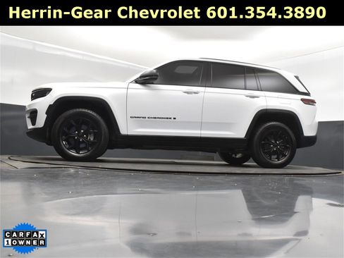 Used 2025 Jeep Grand Cherokee Altitude image 39