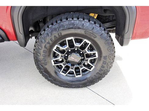 Used 2025 GMC Sierra 2500 AT4X AWD/4WD image 9