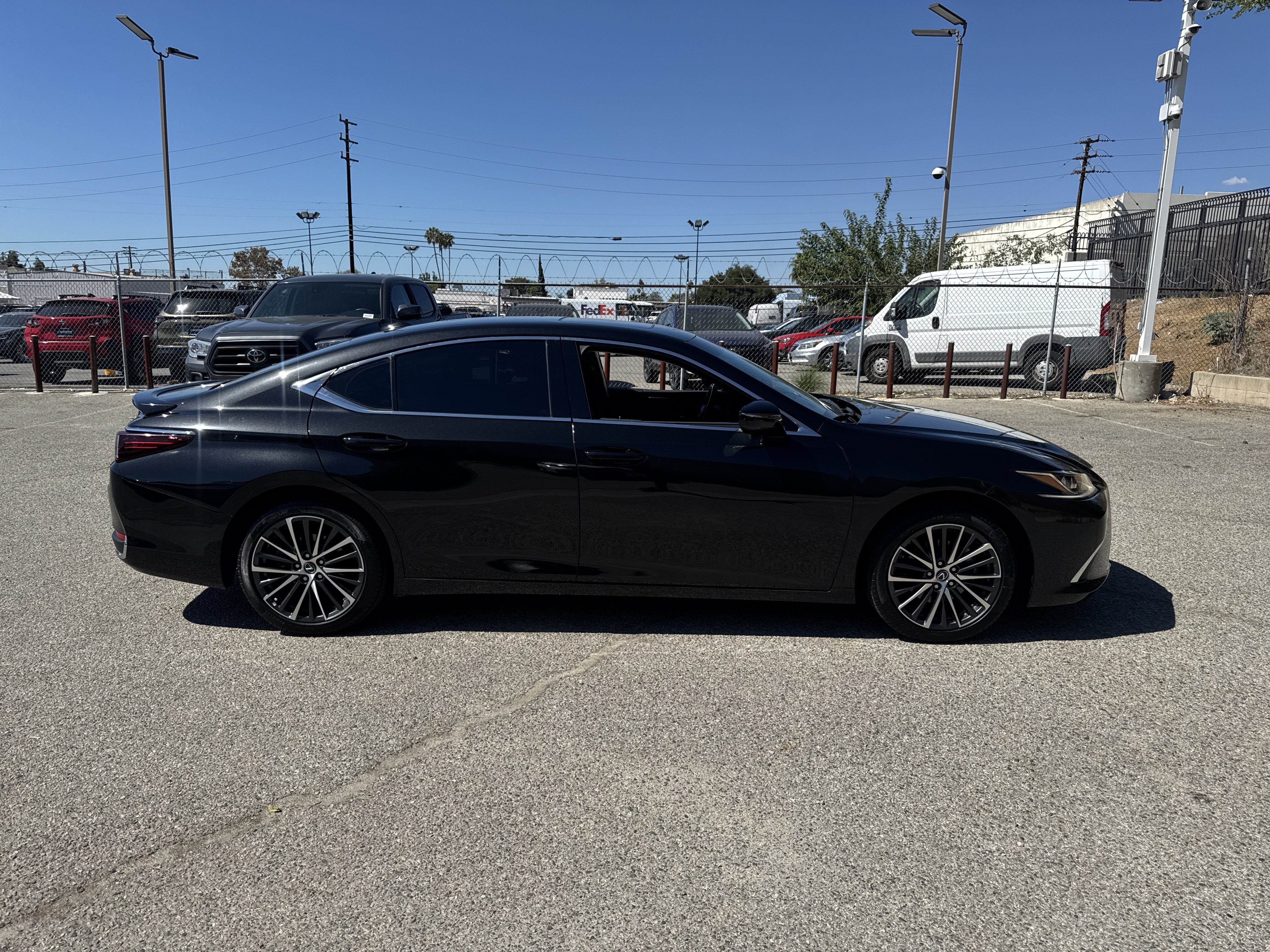 Used 2024 Lexus ES 300h w/ Premium Package FWD image 3