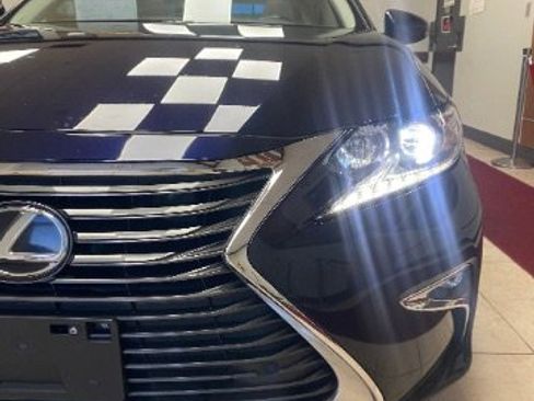 Used 2018 Lexus ES 350 w/ Premier Package image 9