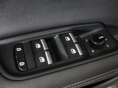 Used 2024 Audi Q8 Premium Plus image 40