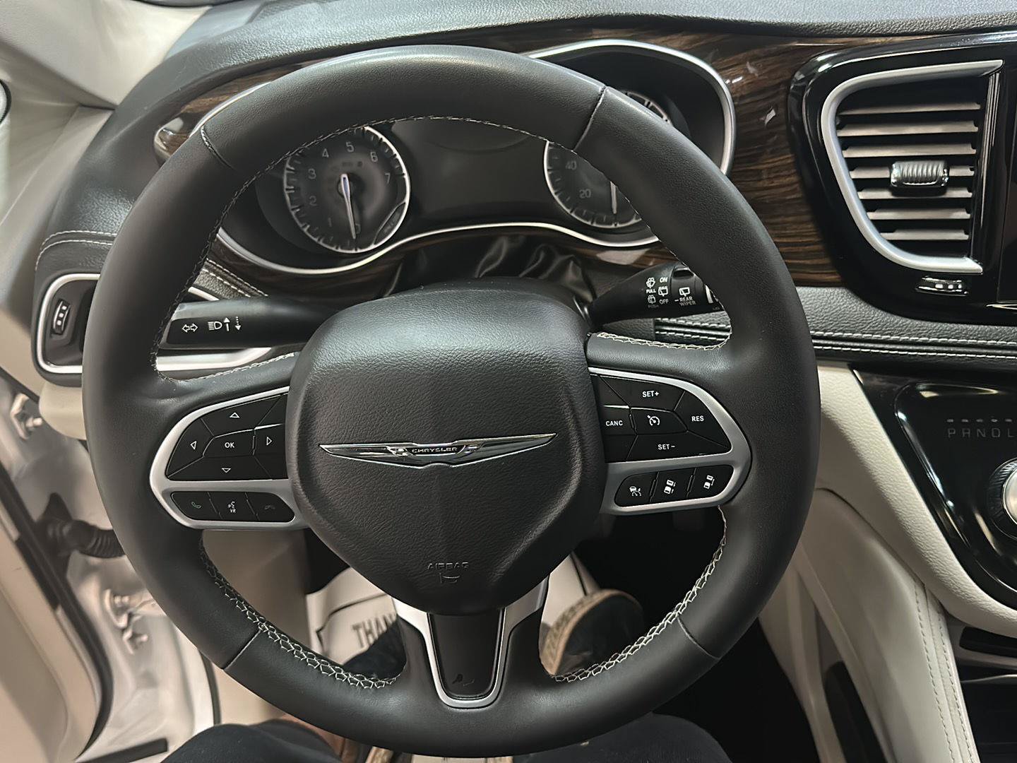Certified 2023 Chrysler Pacifica Limited FWD image 18