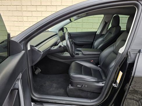 Used 2021 Tesla Model Y Long Range image 17