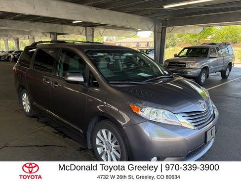 Used 2017 Toyota Sienna XLE w/ XLE Navigation Package AWD/4WD image 3