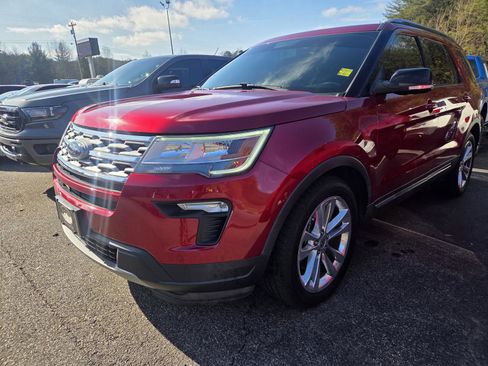 Used 2018 Ford Explorer XLT w/ Equipment Group 202A image 8